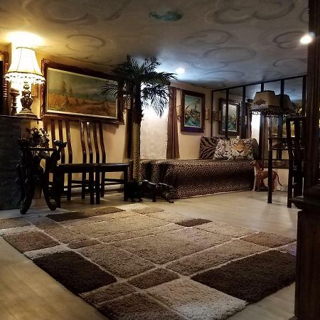 فندق مونتريالفي  Exotic Large Basement Studio المظهر الخارجي الصورة