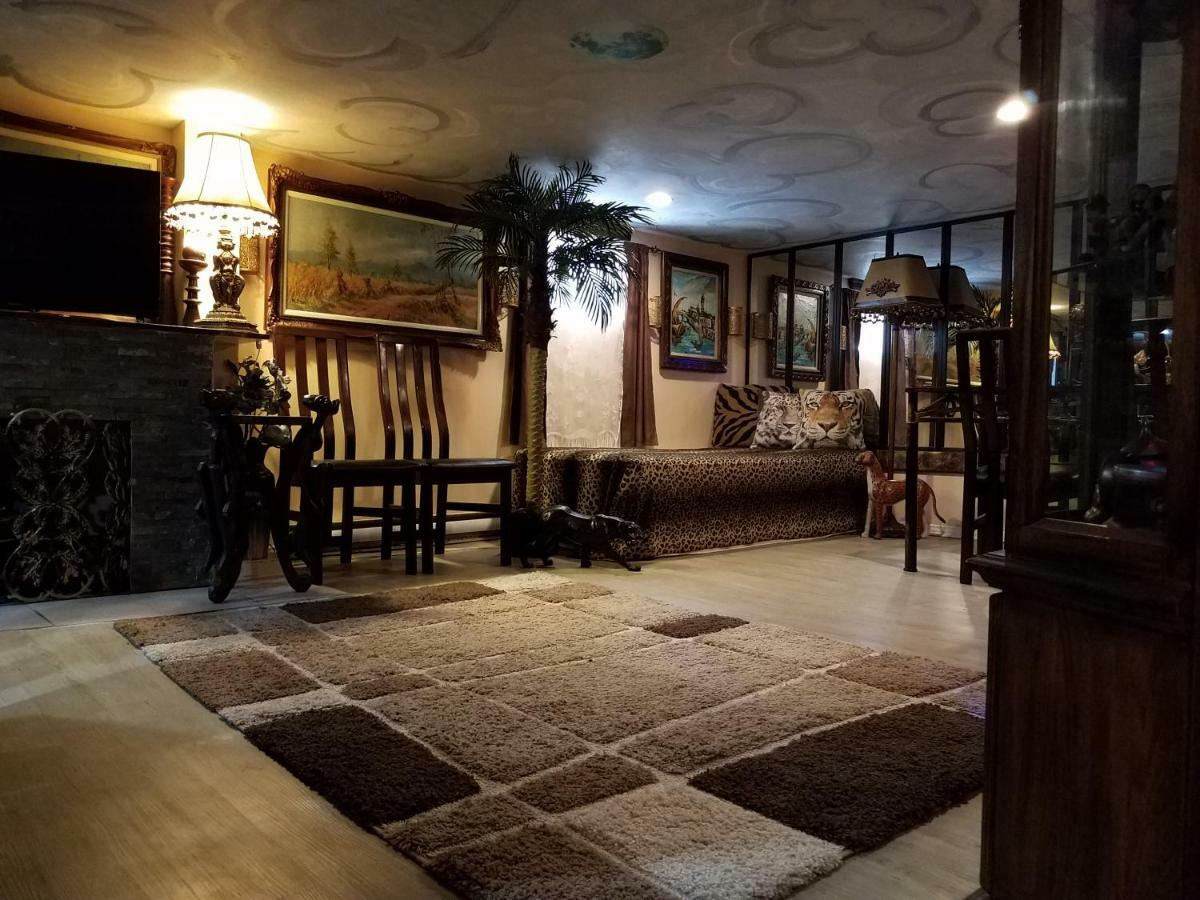 فندق مونتريالفي  Exotic Large Basement Studio المظهر الخارجي الصورة