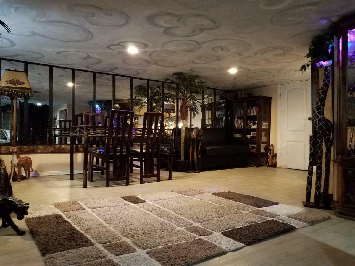 فندق مونتريالفي  Exotic Large Basement Studio المظهر الخارجي الصورة